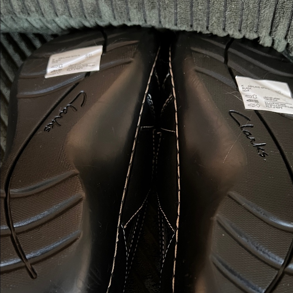 Clarks Women's Black Loafers with White Stitching - Picture 2 of 6